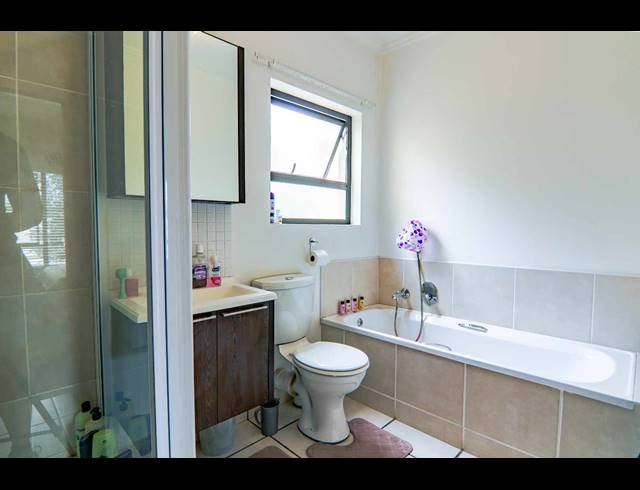 1 BEDROOM APARTMENT FOR SALE IN BRYANSTON